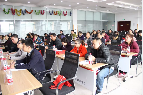 我所副主任任迎春在槐荫区养老服务质量整顿提升专项行动培训班上进行授课