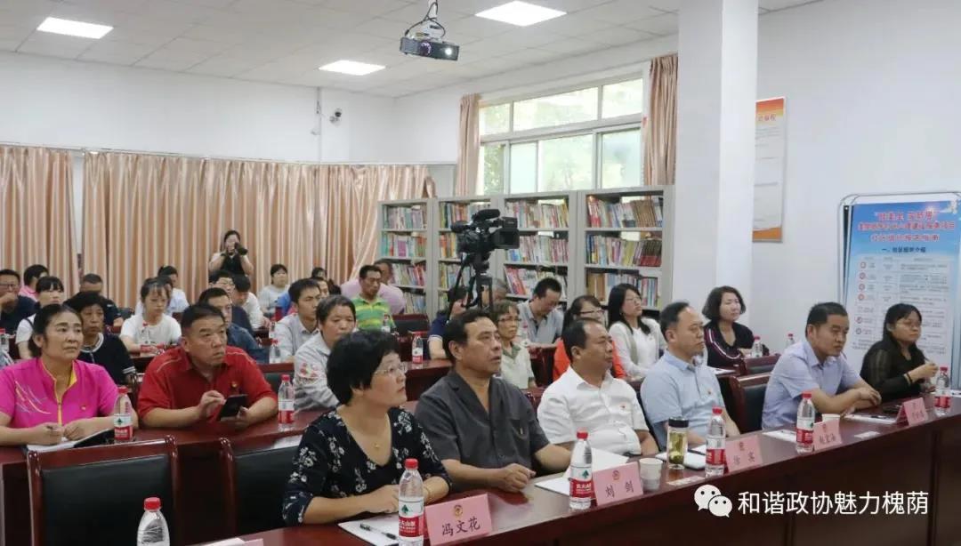 槐荫区政协机关党支部开展“双报到”——“政协委员普法进社区”服务活动